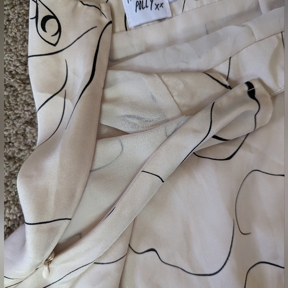 Princess Polly Satin Artsy Eye Cream and Black Mini Skirt Size 2 - Picture 9 of 14